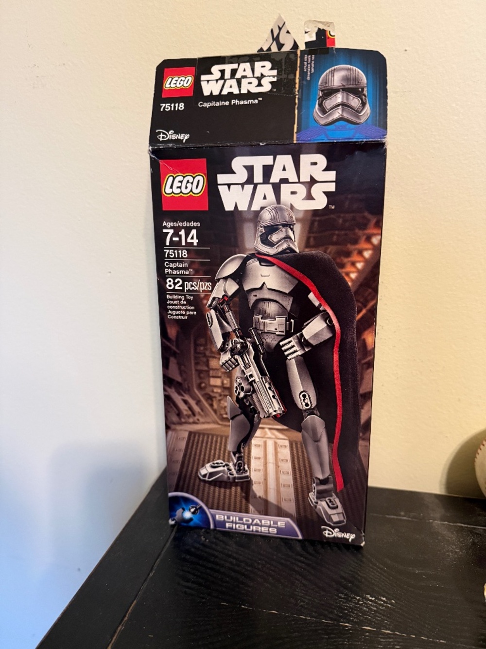 Lego Star Wars Captain Phasma - Picture 2 of 4